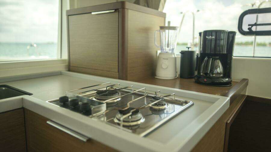 Wanderlust 40ft Lagoon Yacht For Sale