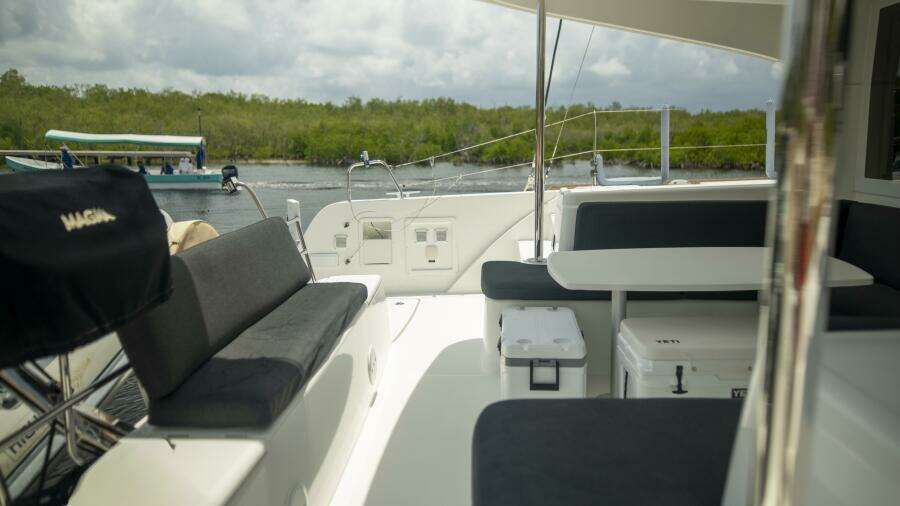 Wanderlust 40ft Lagoon Yacht For Sale