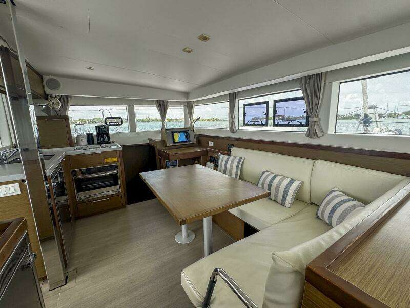 Wanderlust 40ft Lagoon Yacht For Sale
