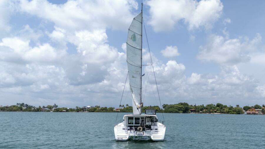 Wanderlust 40ft Lagoon Yacht For Sale