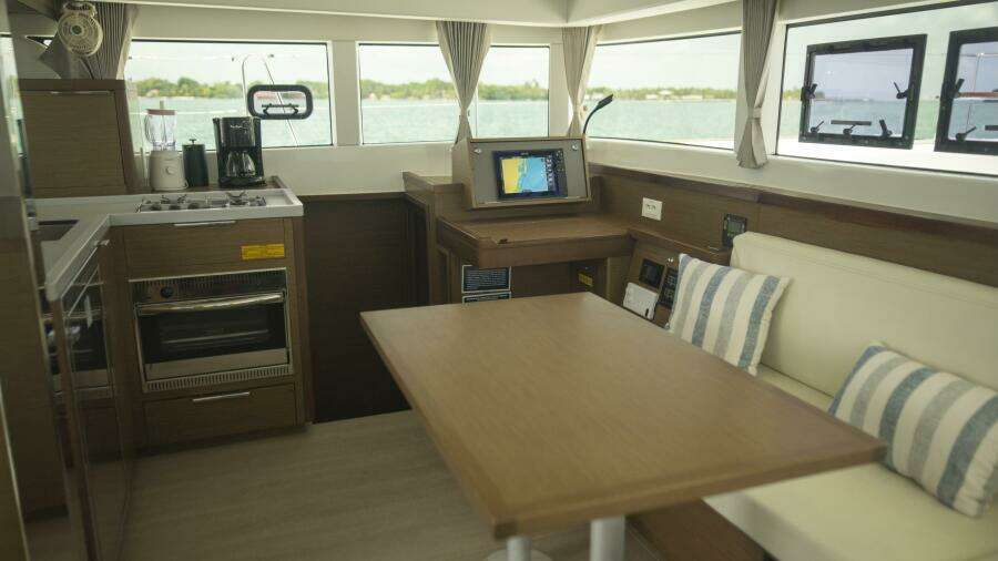 Wanderlust 40ft Lagoon Yacht For Sale
