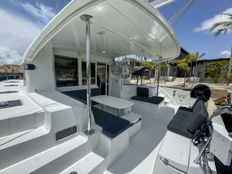 Wanderlust 40ft Lagoon Yacht For Sale