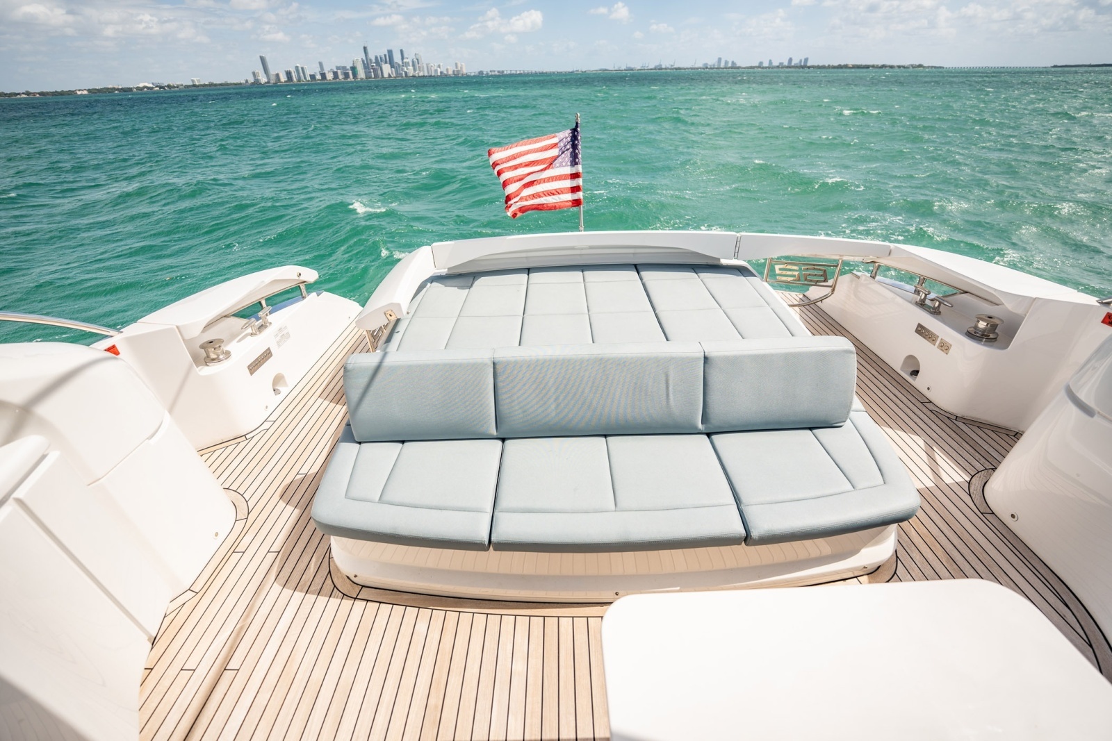 2020 Pershing 62