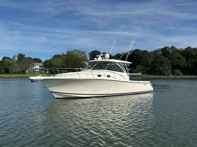 38ft Pursuit Yacht For Sale