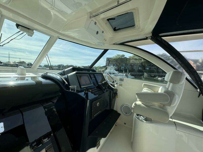 38ft Pursuit Yacht For Sale