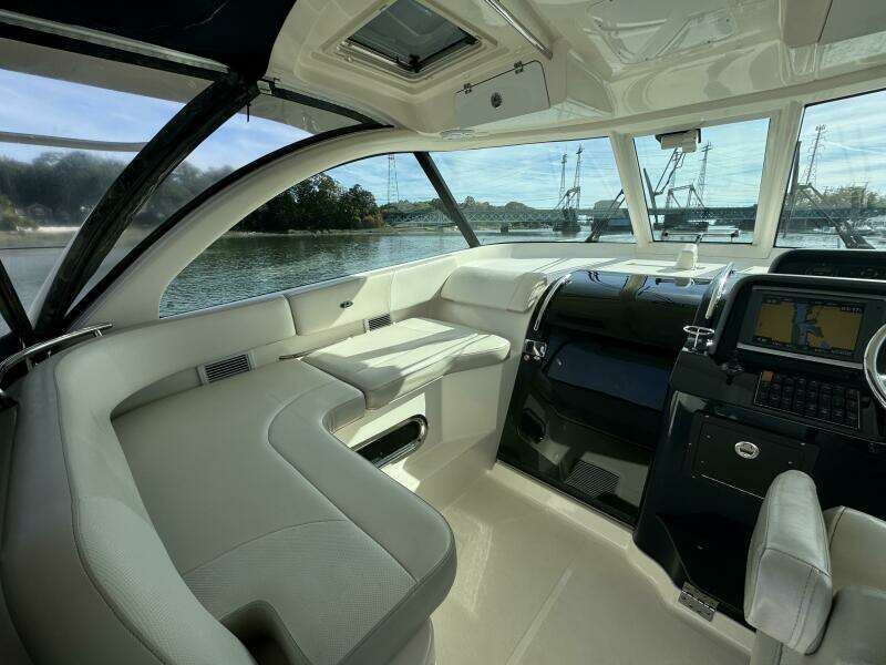 38ft Pursuit Yacht For Sale