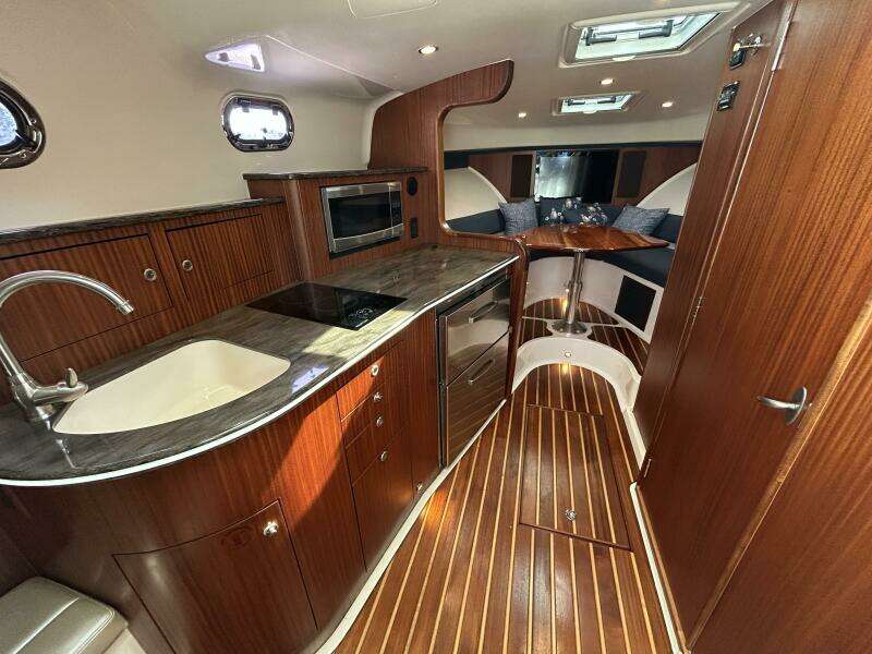 38ft Pursuit Yacht For Sale