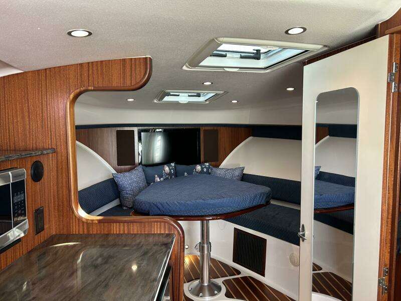 38ft Pursuit Yacht For Sale
