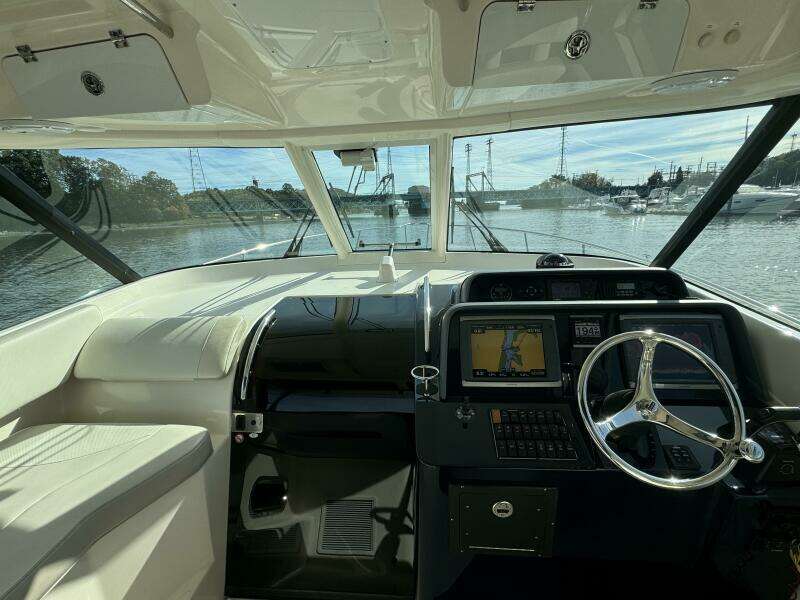 38ft Pursuit Yacht For Sale