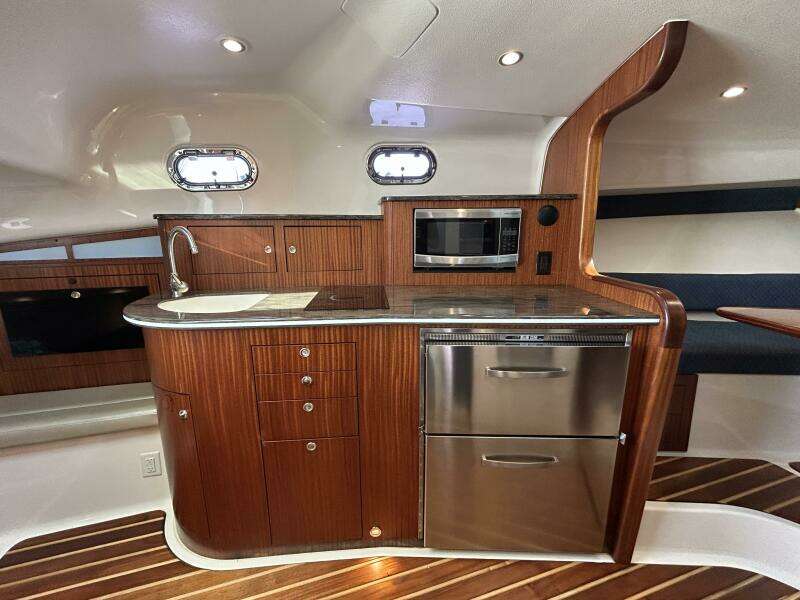 38ft Pursuit Yacht For Sale