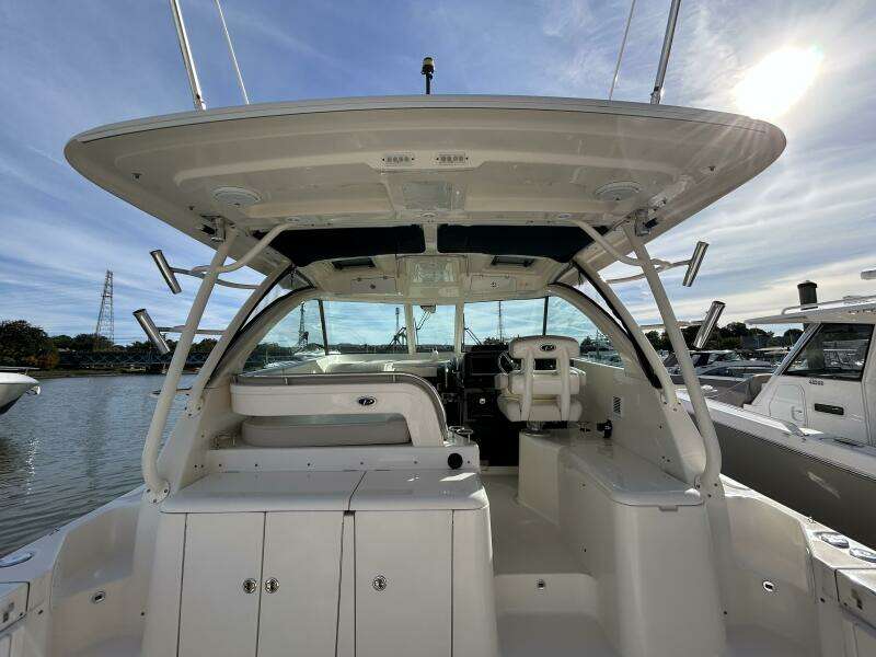 38ft Pursuit Yacht For Sale