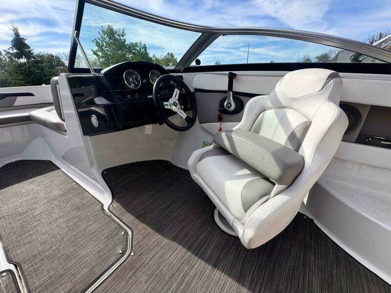 20ft Four Winns Yacht For Sale