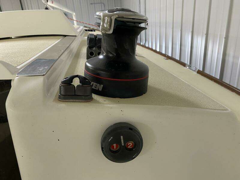 33ft J Boats Yacht For Sale