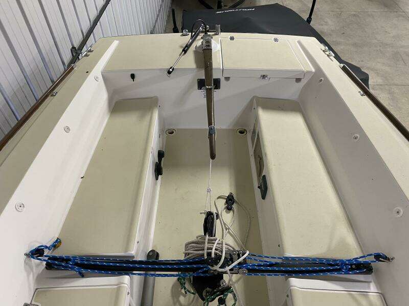 33ft J Boats Yacht For Sale