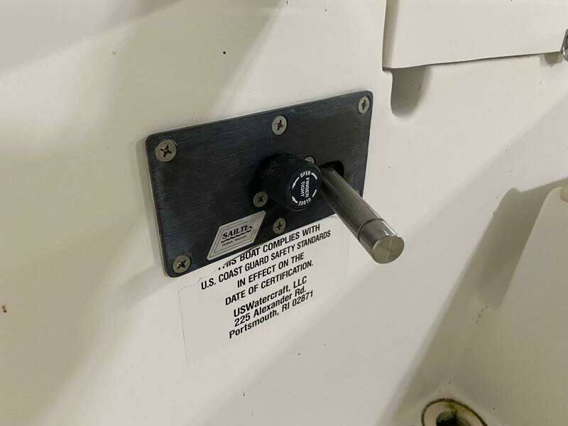 33ft J Boats Yacht For Sale