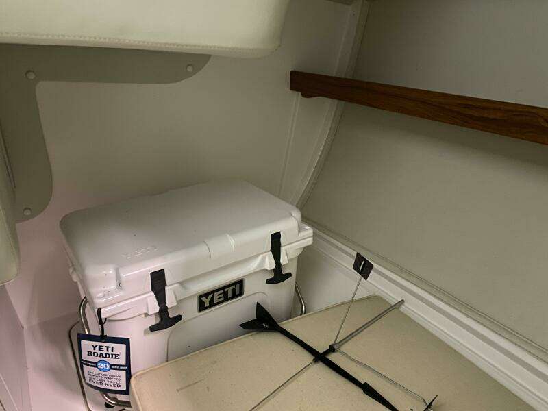 33ft J Boats Yacht For Sale