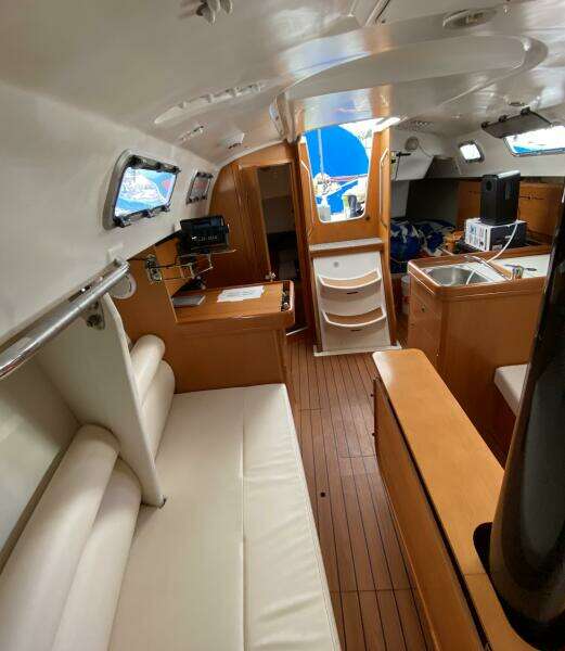 Oscar 32ft Beneteau Yacht For Sale