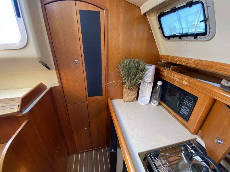 Dolce Vita 41ft Hunter Yacht For Sale