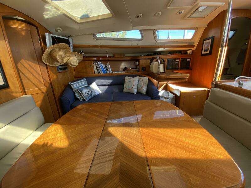 Dolce Vita 41ft Hunter Yacht For Sale