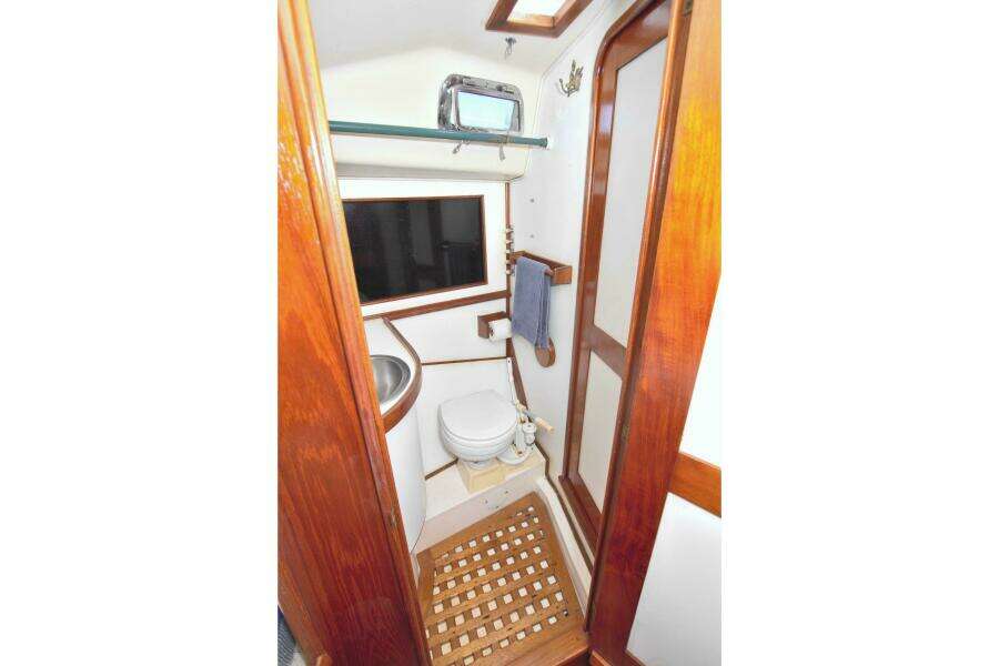 Kindred Spirit 43ft Morgan Yacht For Sale