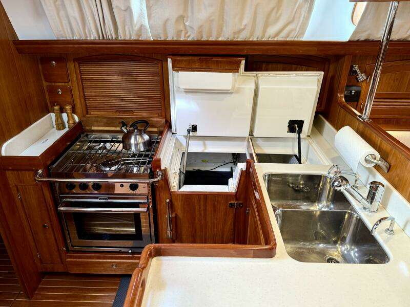 Starlight 46ft Outbound Yacht For Sale