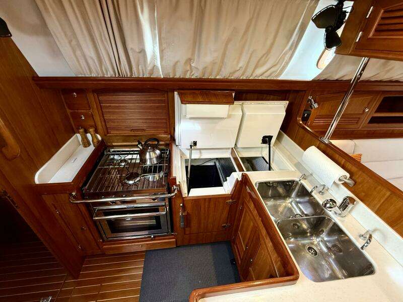 Starlight 46ft Outbound Yacht For Sale