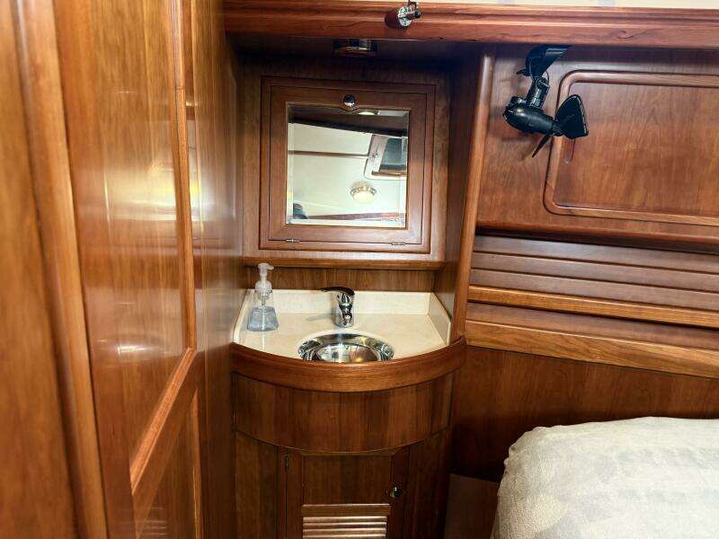 Starlight 46ft Outbound Yacht For Sale