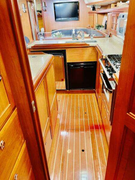 Aeolus 49ft Hunter Yacht For Sale