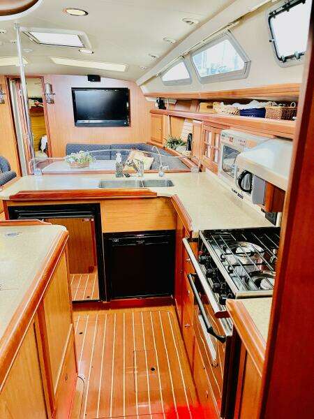 Aeolus 49ft Hunter Yacht For Sale