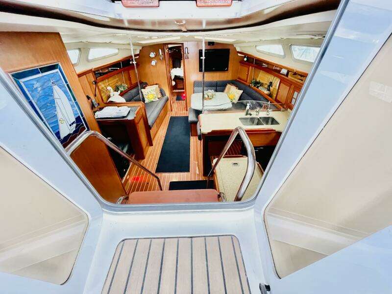 Aeolus 49ft Hunter Yacht For Sale