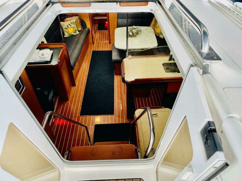 Aeolus 49ft Hunter Yacht For Sale