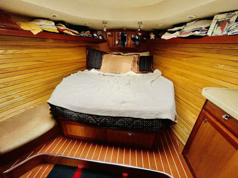 Aeolus 49ft Hunter Yacht For Sale