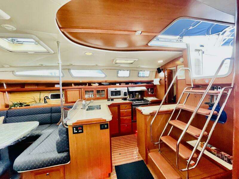 Aeolus 49ft Hunter Yacht For Sale