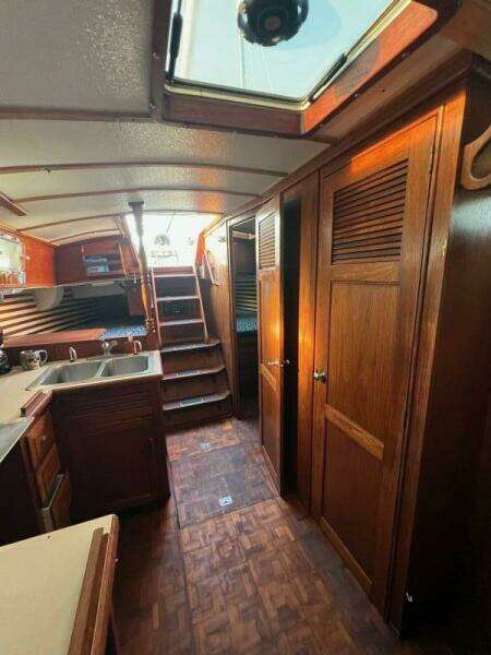 Ella Lin 37ft Endeavour Yacht For Sale