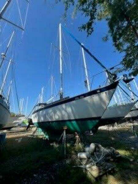 Ella Lin 37ft Endeavour Yacht For Sale