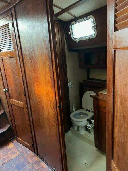 Ella Lin 37ft Endeavour Yacht For Sale