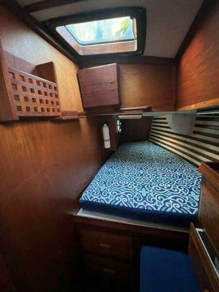 Ella Lin 37ft Endeavour Yacht For Sale