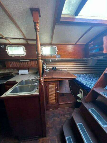 Ella Lin 37ft Endeavour Yacht For Sale