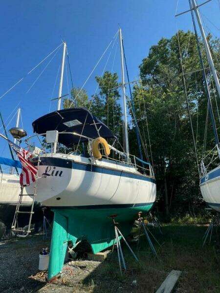 Ella Lin 37ft Endeavour Yacht For Sale