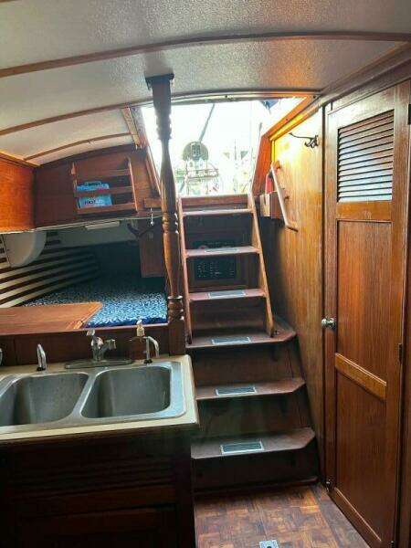 Ella Lin 37ft Endeavour Yacht For Sale
