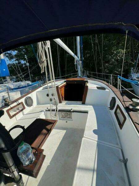 Ella Lin 37ft Endeavour Yacht For Sale