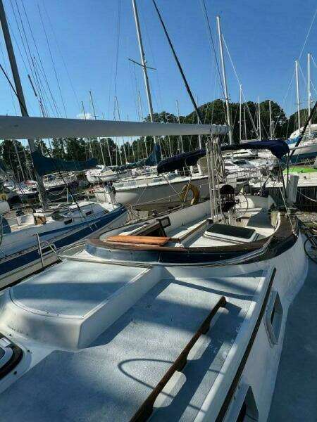 Ella Lin 37ft Endeavour Yacht For Sale