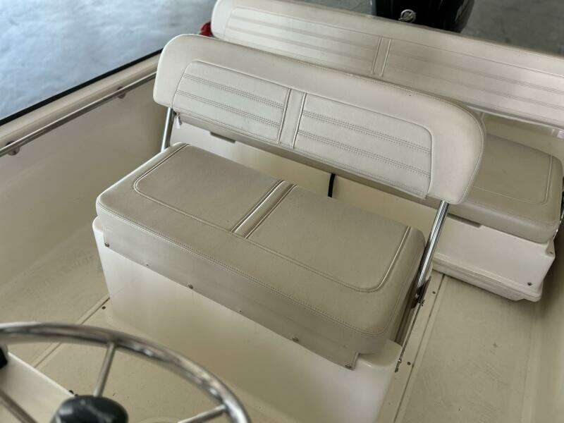 17ft Boston Whaler Yacht For Sale