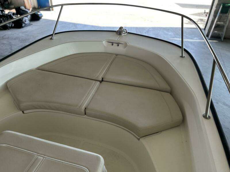 17ft Boston Whaler Yacht For Sale