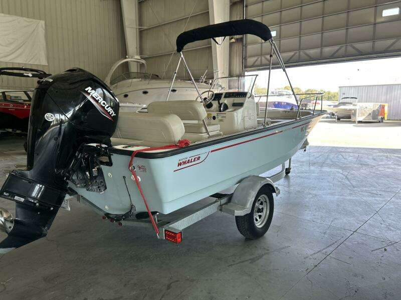 17ft Boston Whaler Yacht For Sale