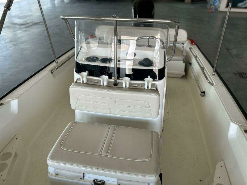 17ft Boston Whaler Yacht For Sale