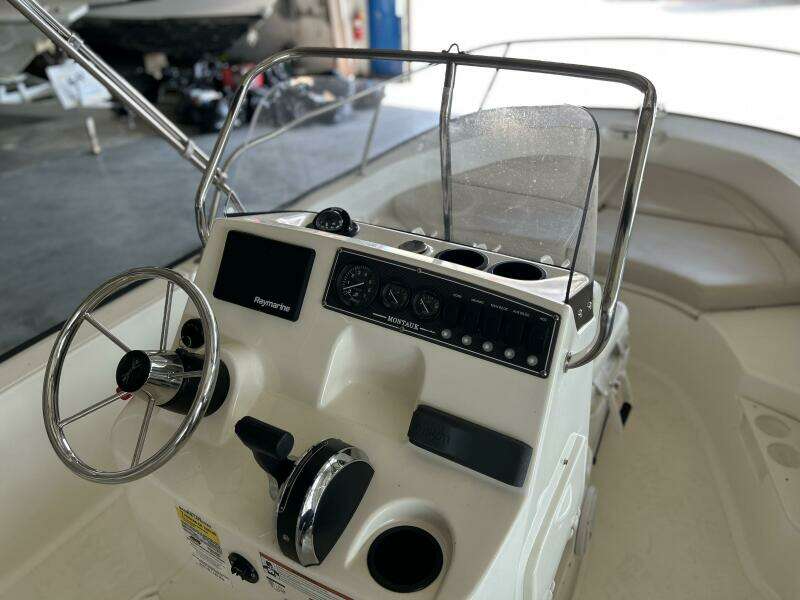 17ft Boston Whaler Yacht For Sale