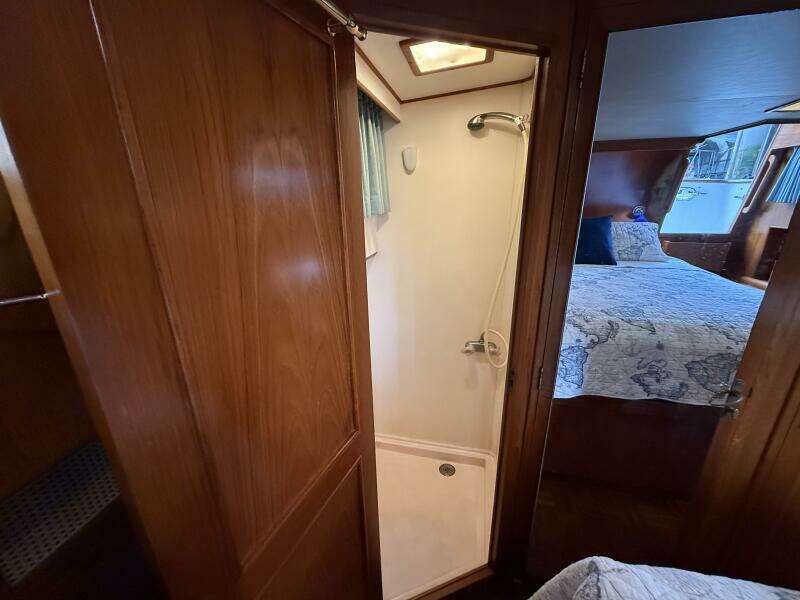 Deep Pockets 40ft Ocean Alexander Yacht For Sale Deep Pockets 40ft Ocean Alexander Yacht For Sale