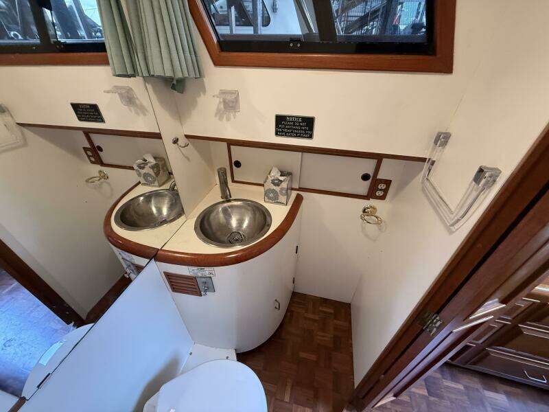 Deep Pockets 40ft Ocean Alexander Yacht For Sale Deep Pockets 40ft Ocean Alexander Yacht For Sale