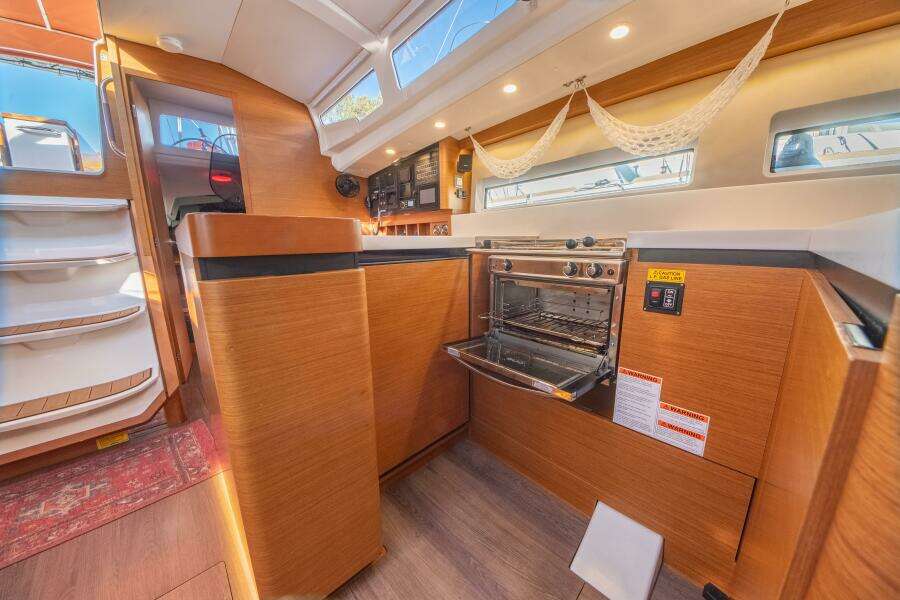 Cinnamon Girl 44ft Jeanneau Yacht For Sale